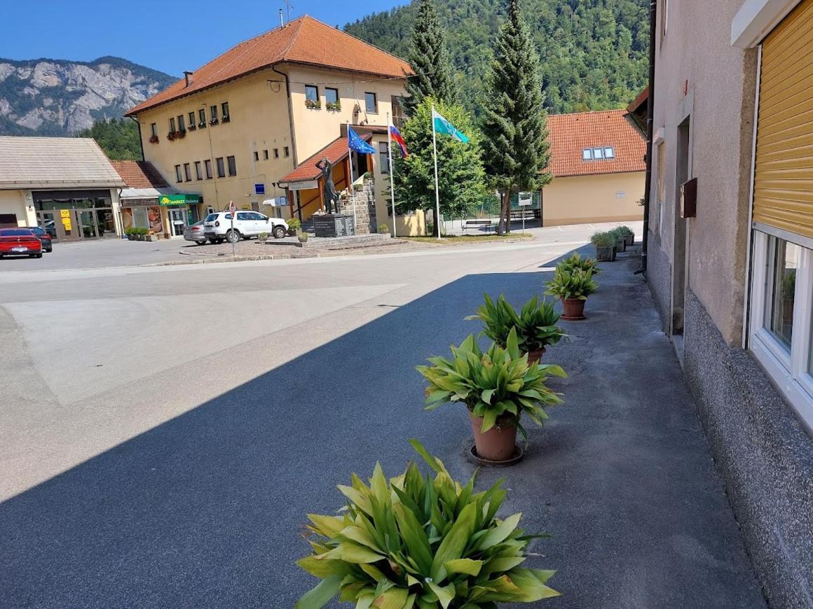 Domacija Pri Ivankovih Počitniška hiša