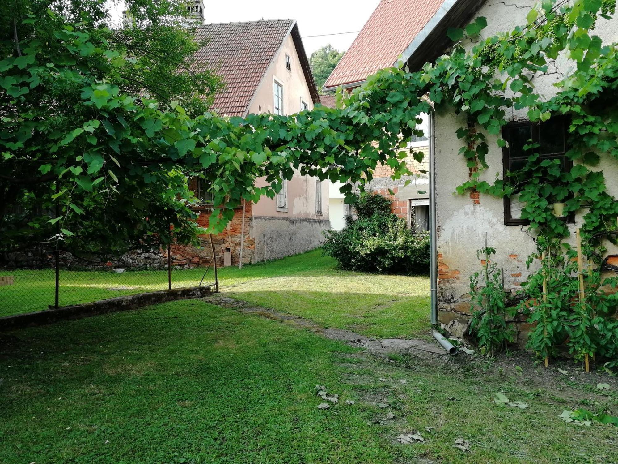 Domacija Pri Ivankovih *