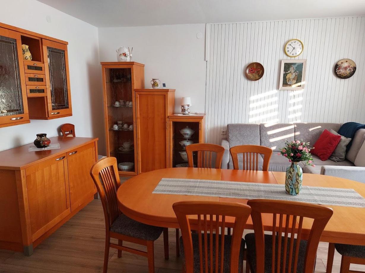 Domacija Pri Ivankovih Počitniška hiša Osilnica